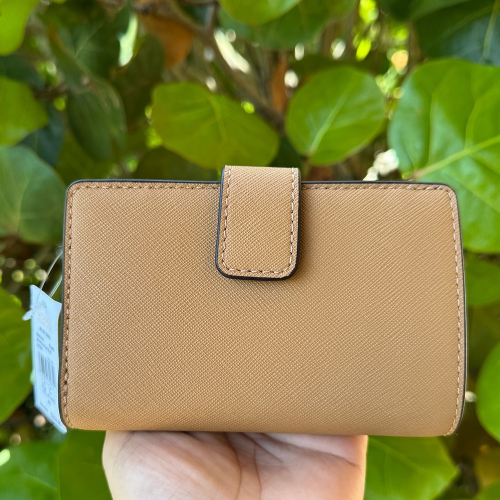 Michael Kors Jet Set Travel Bifold Wallet Peanut - Picture 2 of 11